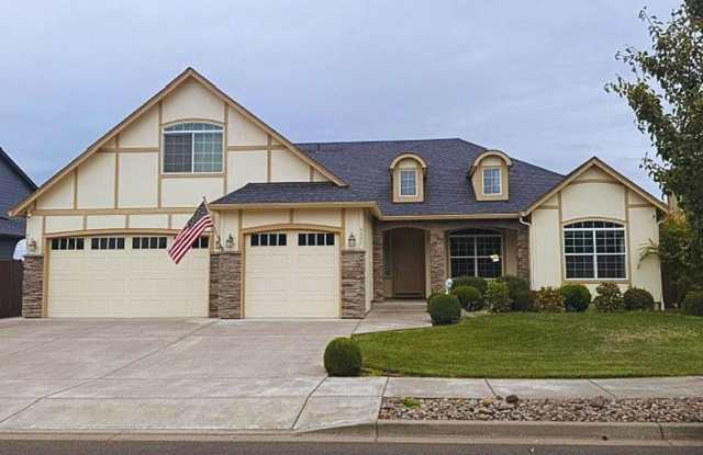 Custom Home In Pristine Neighborhood! Gallery 1