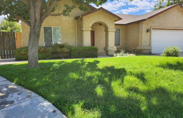 682 West Forest Street - 682 West Forest Street, Kingsburg, CA 93631 682 West Forest Street - 682 West Forest Street, Kingsburg, CA 93631