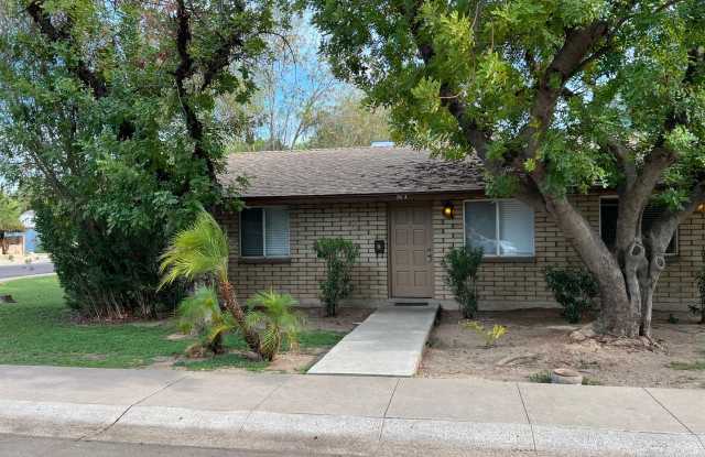 Tempe 2 Bed  1 Bath End Unit Tri-plex Close to ASU - 503 West 12th Street, Tempe, AZ 85281