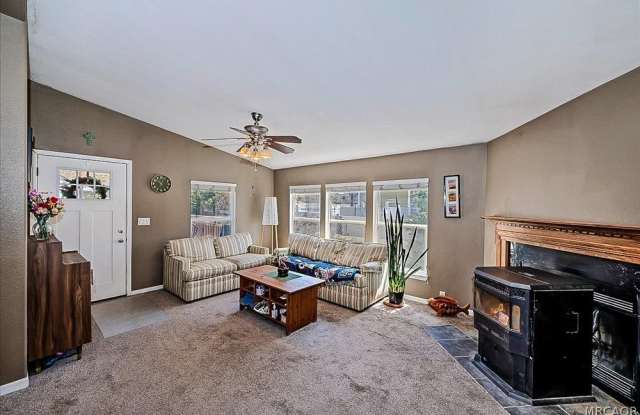 46037 South Drive Gallery 2