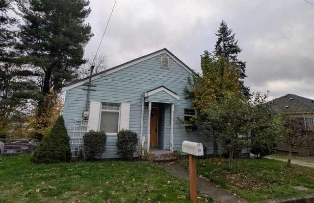 Quaint 2 Bedroom in Navy Yard City - TONS of Extra Space! Available Now! - 316 South Yantic Avenue, Bremerton, WA 98312