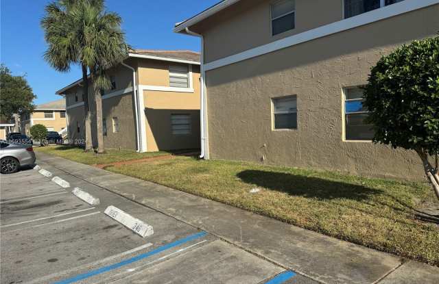 10044 Twin Lakes Dr - 10044 Twin Lakes Drive, Coral Springs, FL 33071