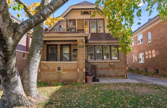 2512 N 61st St photos photos