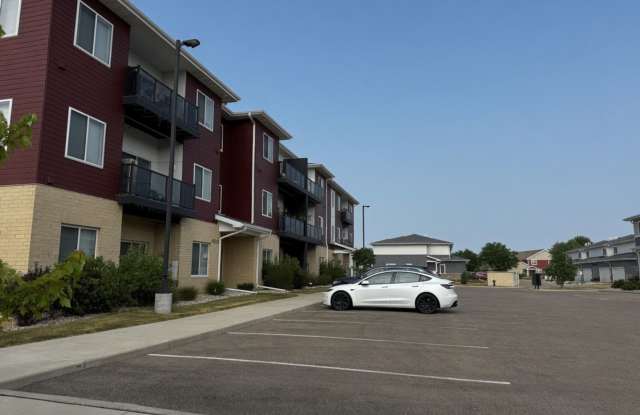 2BR/2BA First-Floor Condo Near Upper Yahara River Trail Gallery 3