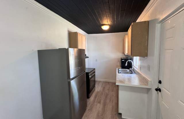 1224 13th Ave - 2 bedrooms - 1 1/2 baths photos photos