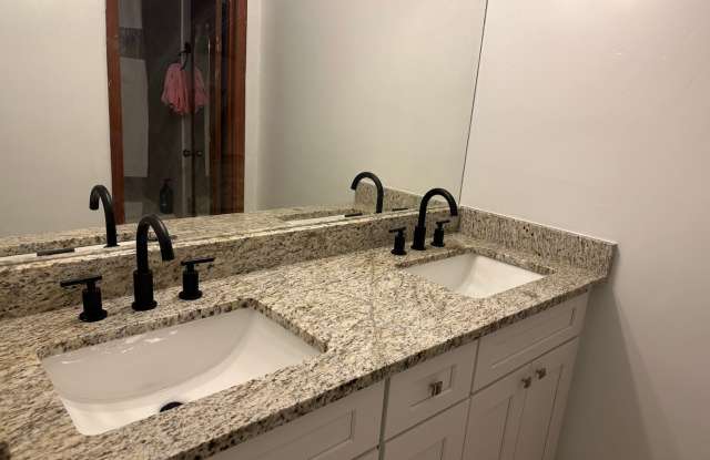 6 BR 3 BA House in Colonial Hill Community photos photos