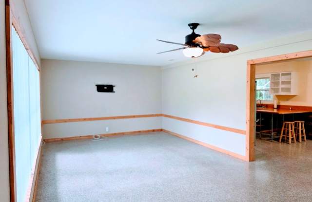 PRIME CRYSTAL RIVER LOCATION – 3 BEDROOMS • 2 BATHS • 1-CAR GARAGE Gallery 4