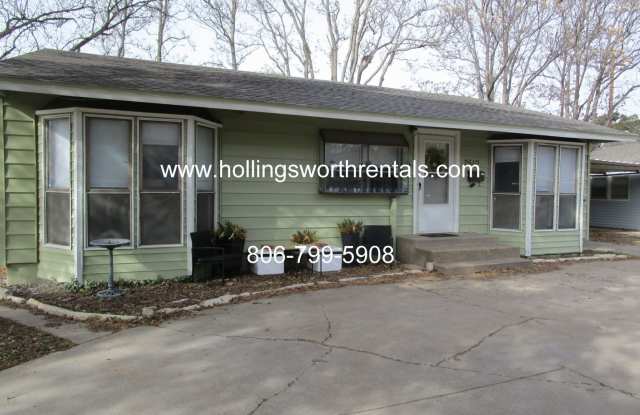 Large 2 bed 2 bath house in Tech Terrace - 2610 Akron Avenue, Lubbock, TX 79410