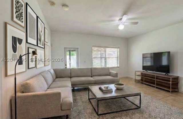 2356 NE 3rd Ct Gallery 2