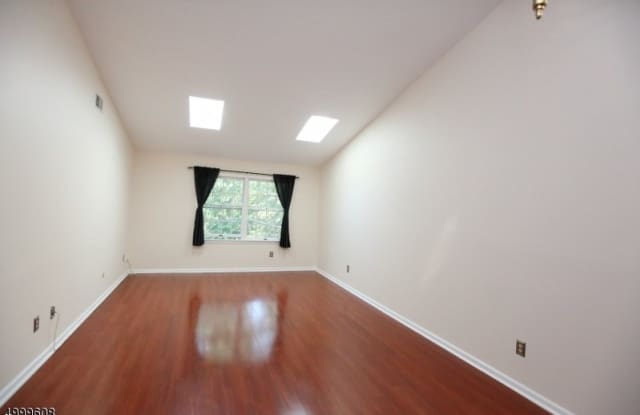370 Potomac Dr Gallery 4