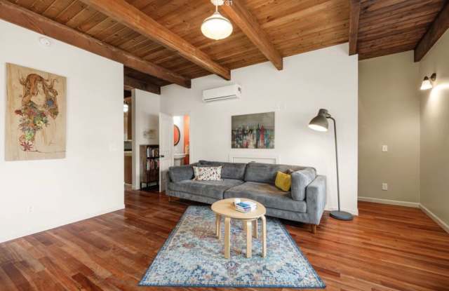 BEAUTIFUL 3-BEDROOM MILWAUKIE HOME – WOOD FLOORS & TONS OF CHARACTER! Gallery 4