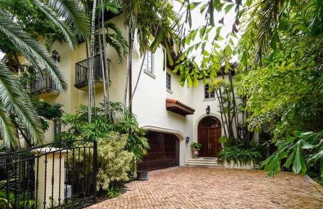 446 Brazilian Avenue photos photos