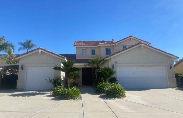 Spacious 4 Bedroom 3 Bath Home in East Highland!! photos photos