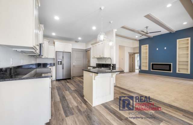 3 bedroom 2 bath twin home is a must see! - Small dog Friendly Gallery 4