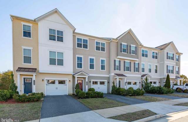1206 HUDGINS FARM CIRCLE Gallery 2
