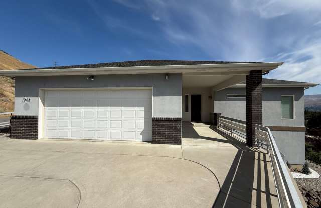 Now renting 3 bedroom House - 1908 Dorner Place, Wenatchee, WA 98801