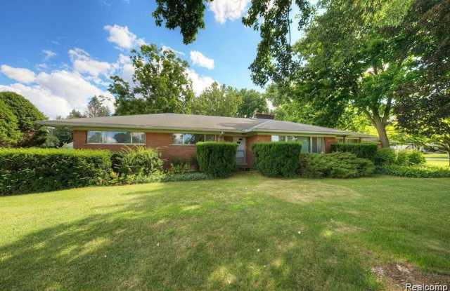 48707 8 Mile Road W photos photos