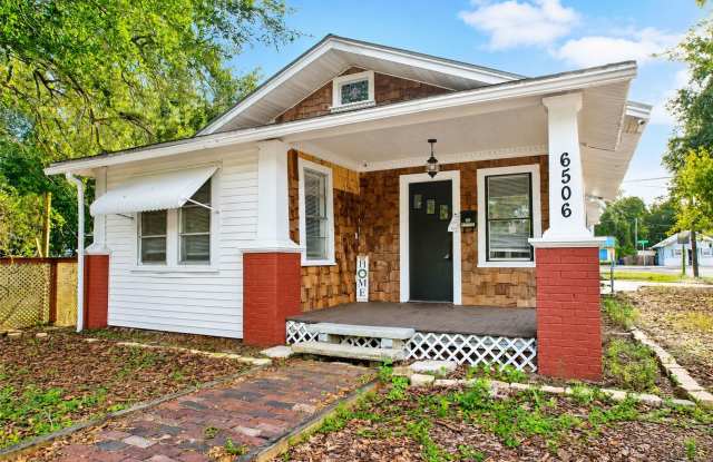 3 Bed - 2 Bath - Fenced Yard Gallery 1