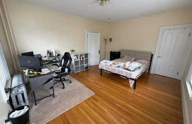 Gorgeous, Affordable and Student Friendly Apartment Near T!   Perfect for BU students on a budget Gallery 3