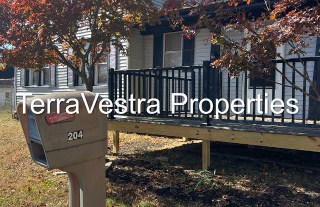 Large 5 Bed in Mantua with bonus room! Eligible for $500 Security Deposit. - 204 West Landing Road, Gloucester County, NJ 08051