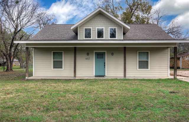 600 Maple Street photos photos