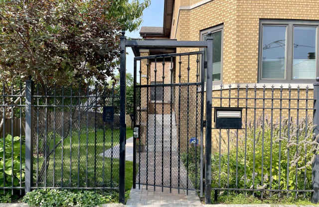 2112 N Sawyer Avenue unit: I photos photos