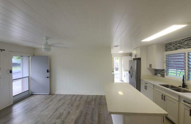 Convenient to everything! SOLAR! 3 bed, 1 bath photos photos