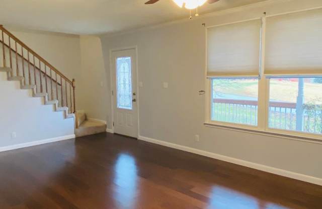 Large 2-Story Home Gallery 3
