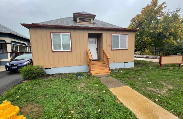 602 SE Parrott St - 602 Southeast Parrott Street, Roseburg, OR 97470