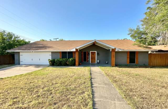 Viewable November 15th! Small Pets Accepted! photos photos