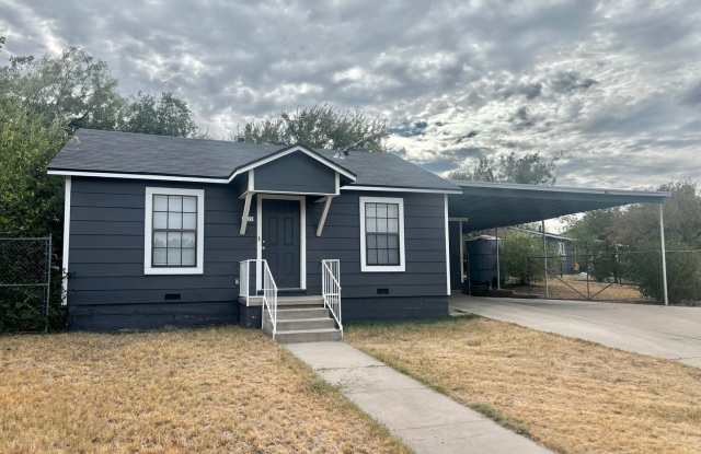 COMING SOON! - 2 Bedroom Home in Angelo Heights! Gallery 1