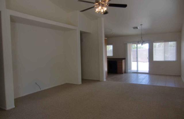 16215 W LARKSPUR Drive Gallery 3
