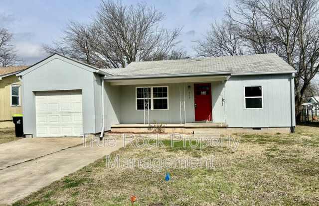 610 W 1st St photos photos