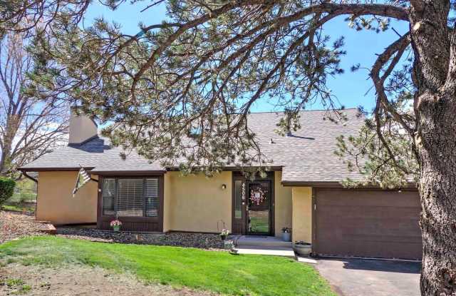 Beautiful Condo centrally located Gallery 1
