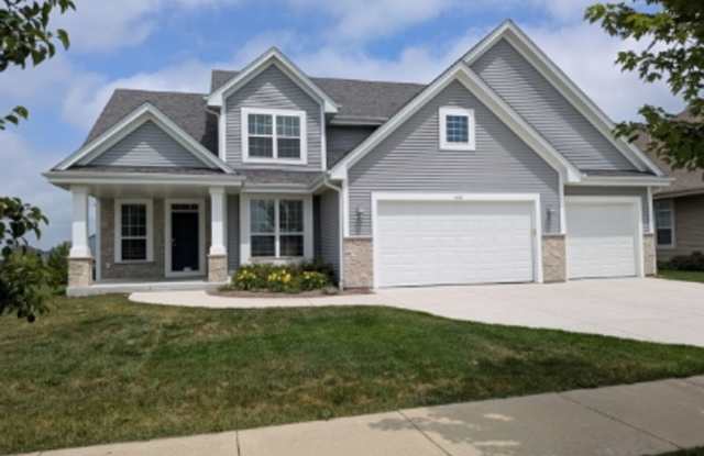 Executive Rental: Spacious 4-Bedroom Home in Oconomowoc! photos photos