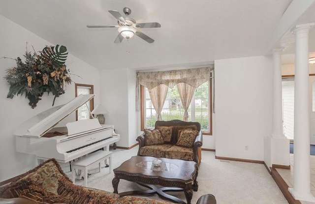5 Bedroom, 3 Bath Single Family Home Gallery 4