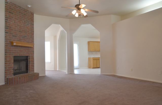 Need space? Don't miss out on this one! Gallery 4