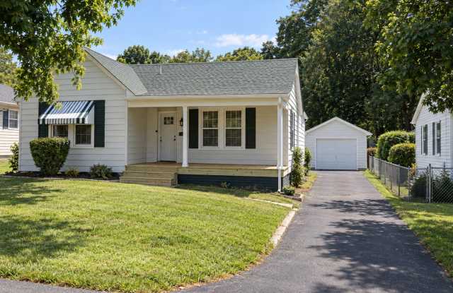 3 Bed / 1 Bath Renovated Home with Detached Garage – Kingsport Gallery 1