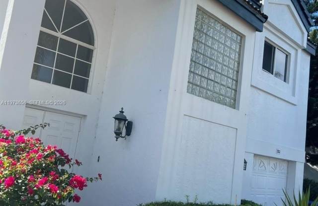 202 NE 211th Ter photos photos