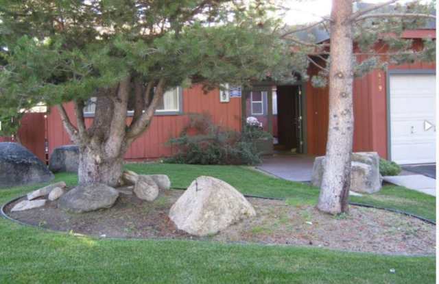 Unique open design,wood beams in all rooms-Very cheery and cozy. Newly remodeled, and newly furnished. photos photos