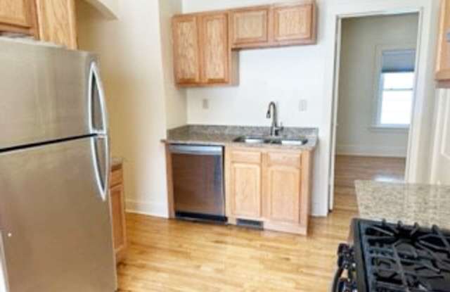 405 Roosevelt Ave - Available 6/1/2027 - Newly Renovated Bright 2nd Floor Flat Gallery 4