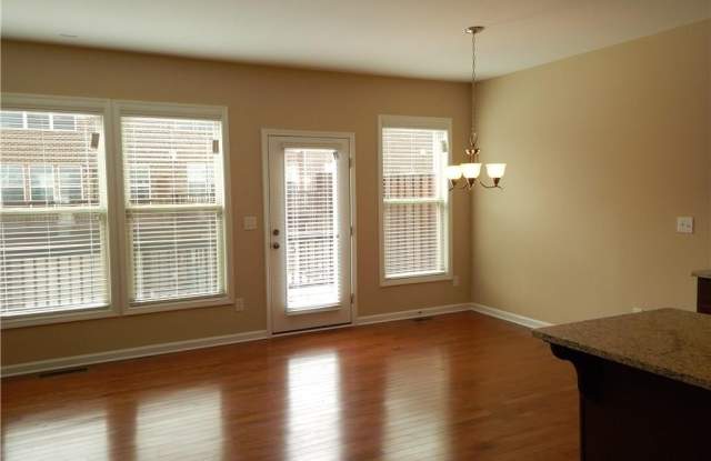 3381 N Twin Alley Gallery 4
