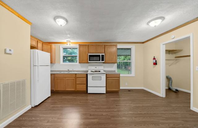 3 Bedroom Home For Rent Near Needmore Road! photos photos