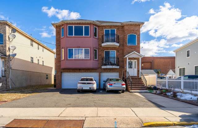 196 SANFORD AVE photos photos