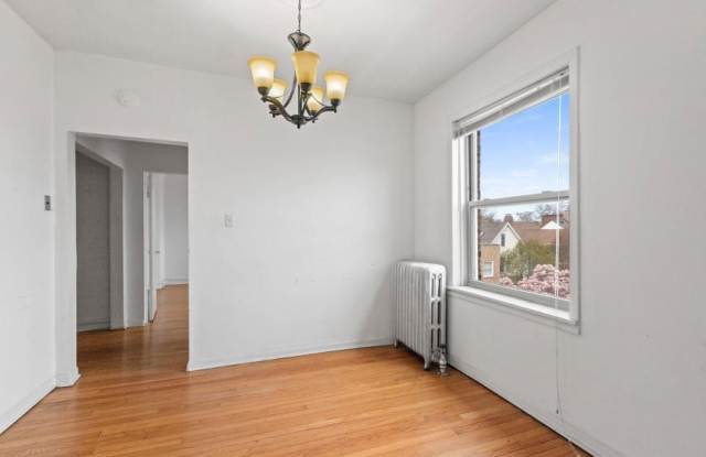 4505 N Greenview Gallery 2