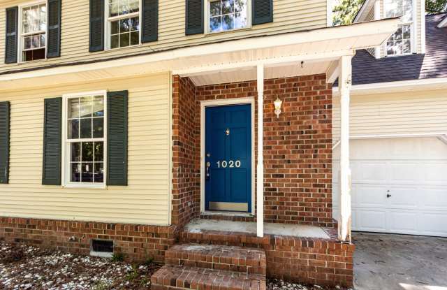 4 Bedroom, 2.5 Bathroom Home in Pine Forest - Summerville Gallery 4