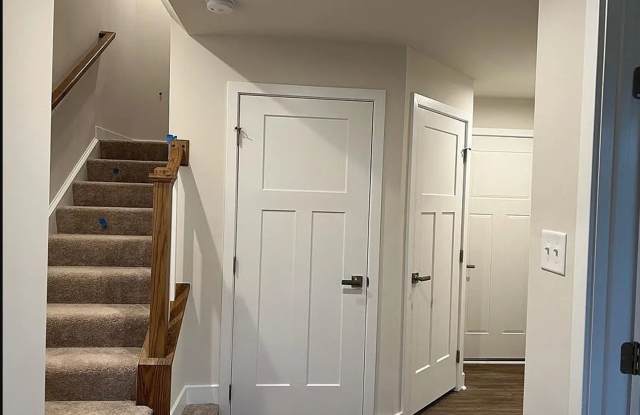 Charming 3BR Townhome in Ashland Gallery 3