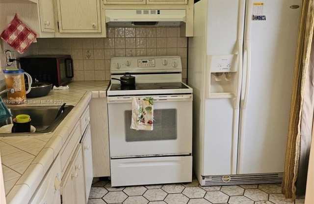 5121 W Oakland Park Blvd photos photos