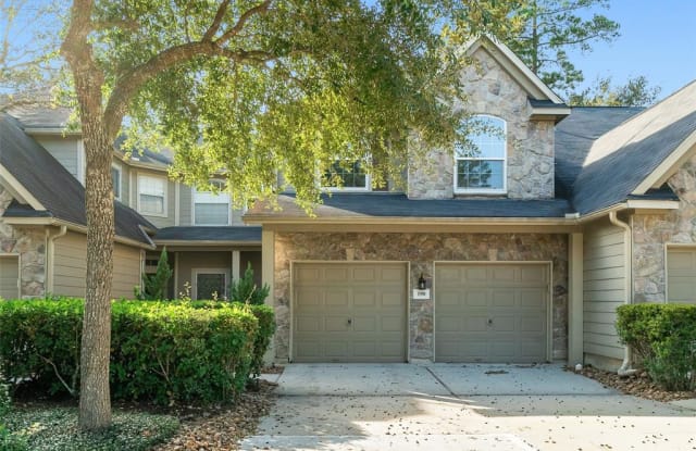 190 N Valley Oaks Circle - 190 North Valley Oaks Circle, The Woodlands, TX 77382