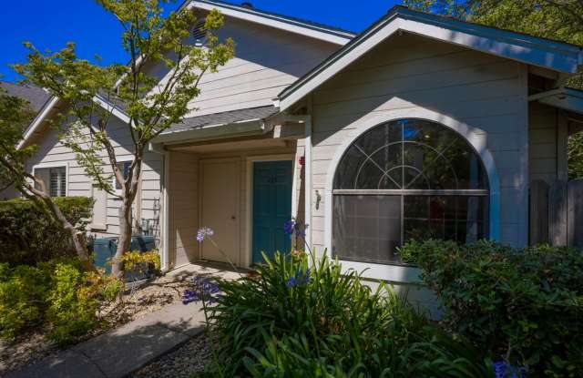Stylish Napa Condo with Vaulted Ceilings  Pool Access photos photos